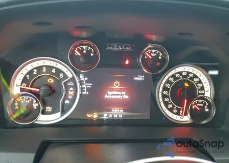 2018 Ram 1500 Laramie z USA, uszkodzony, nr VIN 1C6RR7NM6JS256786